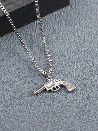 European and American retro men's clothing accessories, necklaces, necklaces, AK47 gun pendants, fashion accessories, can be sent in one piece