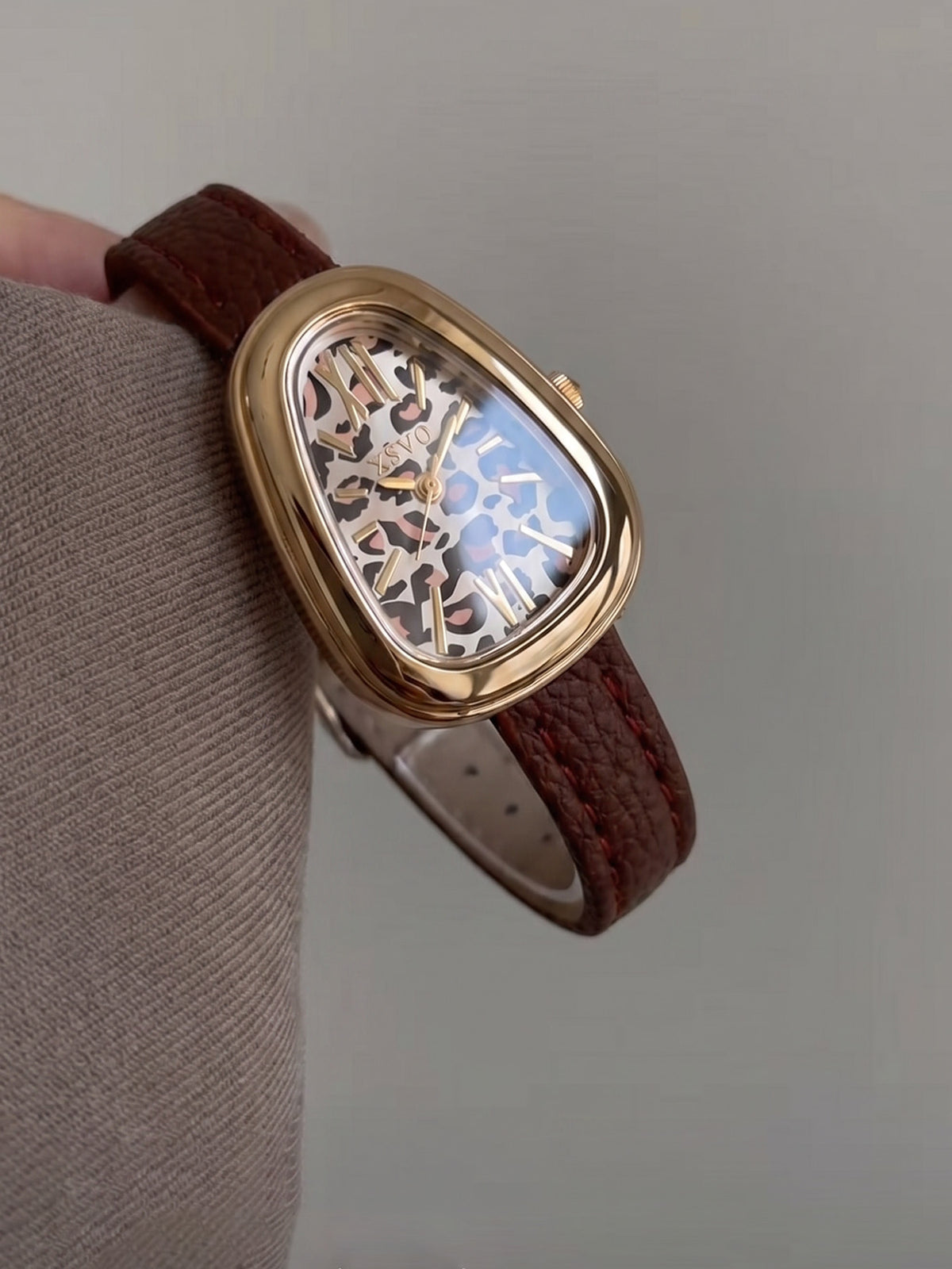 Cross-border hot red dial gold watch ladies' quartz watch, vintage oval square watch for women, light luxury niche outer