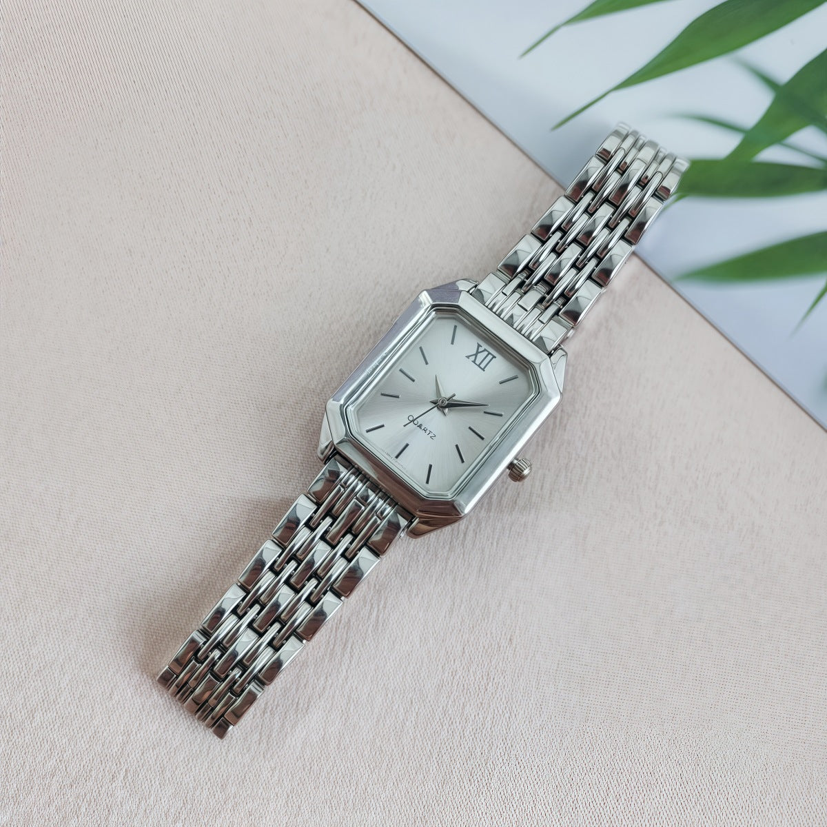 New light luxury steel band ladies' watches, overseas bestsellers, student fashionable minimalist square quartz watches wholesale