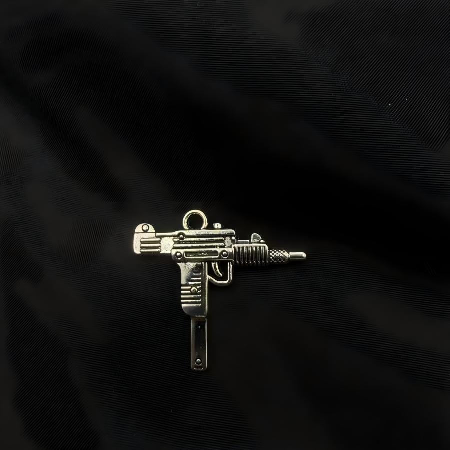 Hip-hop titanium steel necklace for men, gun-shaped pendant, trendy personality, light luxury niche design accessory