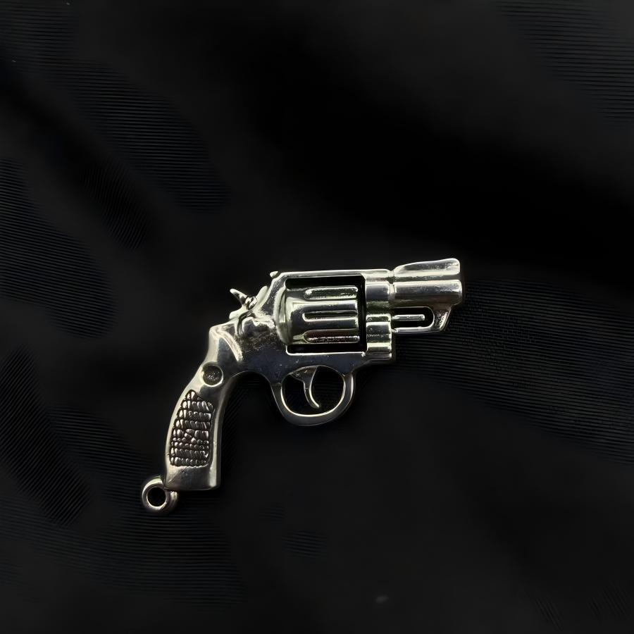 Hip-hop titanium steel necklace for men, gun-shaped pendant, trendy personality, light luxury niche design accessory