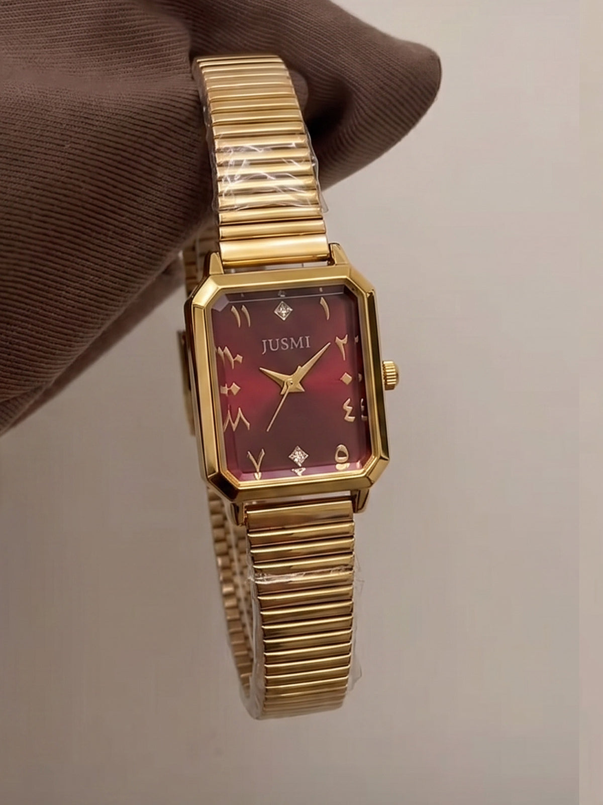 Cross-border hot red dial gold watch ladies' quartz watch, vintage oval square watch for women, light luxury niche outer