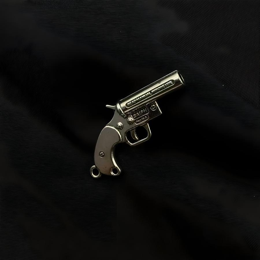 Hip-hop titanium steel necklace for men, gun-shaped pendant, trendy personality, light luxury niche design accessory