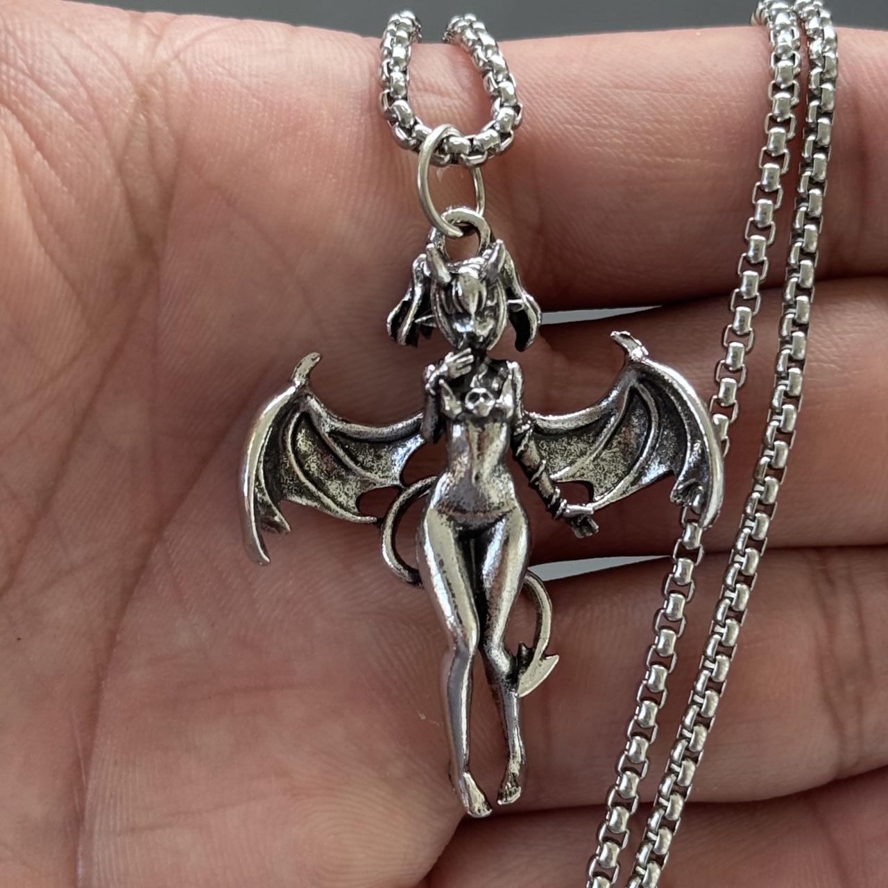 LADY WINGS NECKLACE