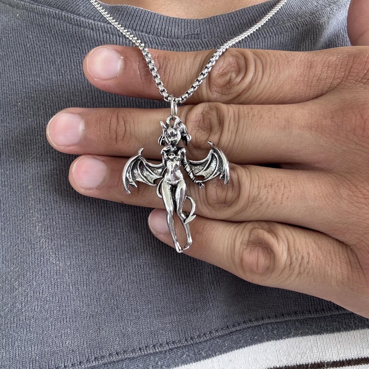 LADY WINGS NECKLACE
