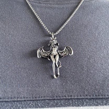 LADY WINGS NECKLACE